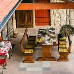 Castra בית נופש Drivenik