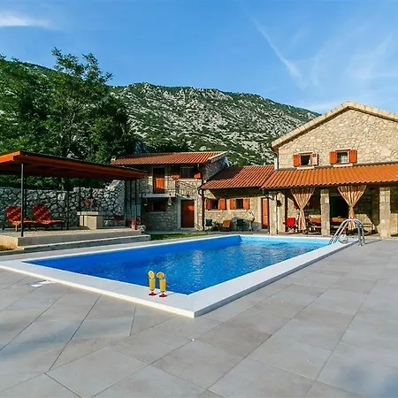 Castra Hébergement de vacances